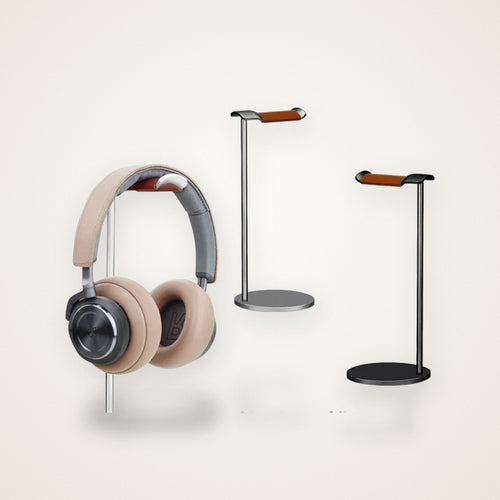 HALVO Arc, support casque incurvé en aluminium avec base lestée, présenté avec un casque